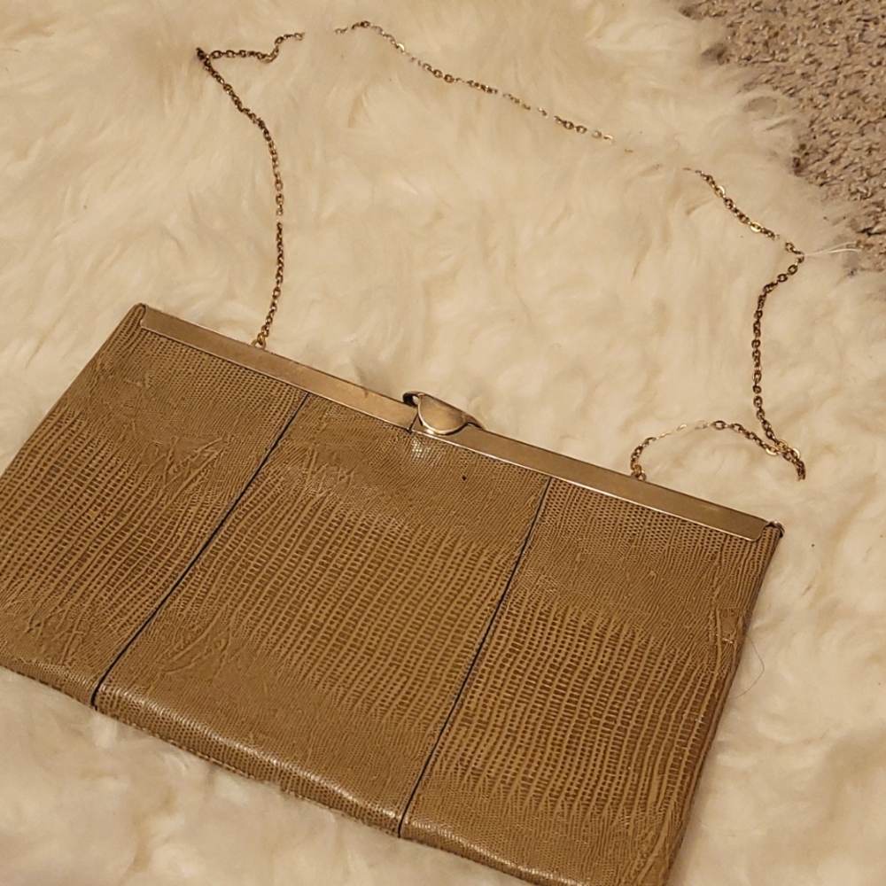 Etra vintage 1950's genuine leather vintage purse. Excellent condition